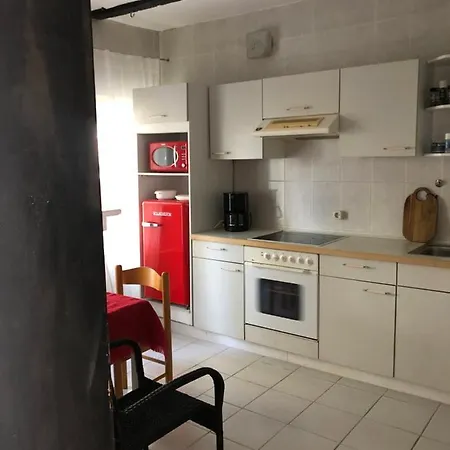 Ferienwohnung Mit 2 Schlafzimmern, Ideal Fuer Handwerker, Geschaeftsreisende, Tagestouristen Daire