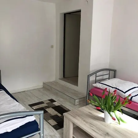Daire Ferienwohnung Mit 2 Schlafzimmern, Ideal Fuer Handwerker, Geschaeftsreisende, Tagestouristen *